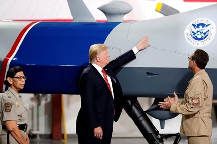 VIDEO: Trump revisits his Charlottesville comments in angry speech; threatens to blow up NAFTA | iNFOnews.ca VIDEO: Trump revisits his Charlottesville comments in angry speech; threatens to blow up NAFTA | iNFOnews.ca