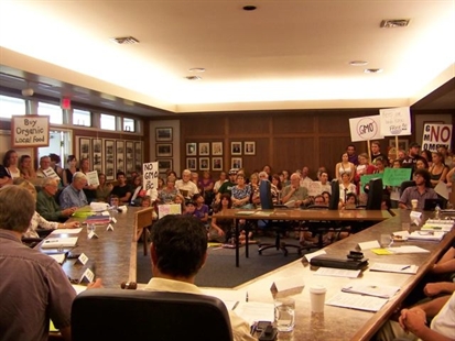 Anti-GMO protesters crowd board room | iNFOnews.ca Anti-GMO protesters crowd board room | iNFOnews.ca
