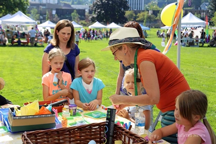 Sparkles, science and smiles at art festival | iNFOnews.ca