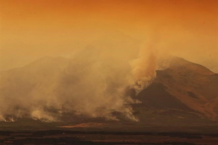 Fire crews fend off flames in Waterton Lakes National Park, townsite safe for now | iNFOnews.ca Fire crews fend off flames in Waterton Lakes National Park, townsite safe for now | iNFOnews.ca