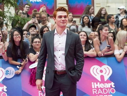 Studio says safety on 'Riverdale' set of 'paramount importance' following crash | iNFOnews.ca