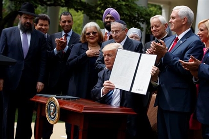 Citing religious freedom, Trump backing off Obama-era rules | iNFOnews.ca Citing religious freedom, Trump backing off Obama-era rules | iNFOnews.ca