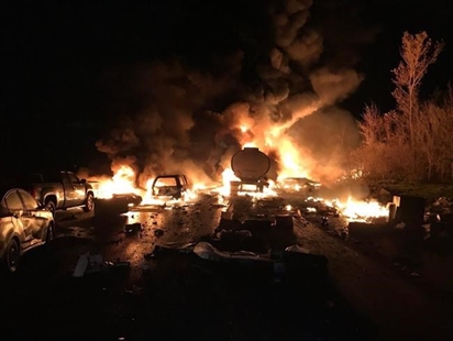 Deadly fiery highway pileup sent drivers running for their lives | iNFOnews.ca