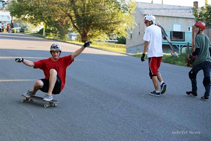 Longboarders moving away from homes | iNFOnews.ca