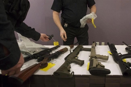 Poll suggests majority of Canadians backs outright ban on guns in urban areas | iNFOnews.ca