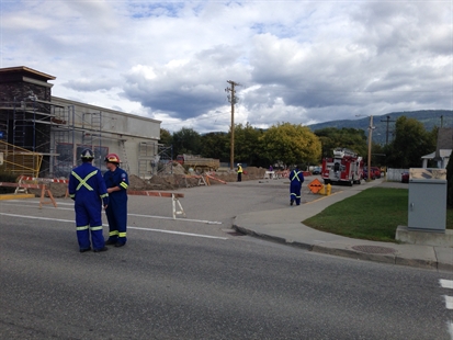 UPDATE: 32nd Street traffic back to normal following gas line rupture | iNFOnews.ca