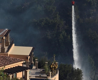 Flames threaten Southern California coastal communities as firefighters mourn | iNFOnews.ca Flames threaten Southern California coastal communities as firefighters mourn | iNFOnews.ca