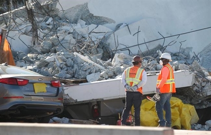 VIDEO: Tearful families wait as bodies remain under failed bridge in Florida | iNFOnews.ca