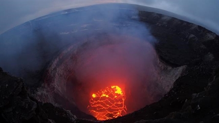 Lava spewing from Hawaii volcano destroys dozens of homes | iNFOnews.ca