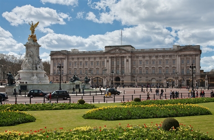 UK police arrest man with knife trying to enter Buckingham Palace in London | iNFOnews.ca