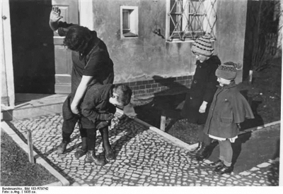 Mother loses four kids for spanking with a spatula | iNFOnews.ca