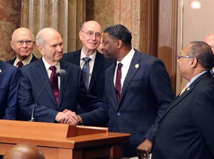 Mormons grapple with race decades after ban on black leaders | iNFOnews.ca Mormons grapple with race decades after ban on black leaders | iNFOnews.ca