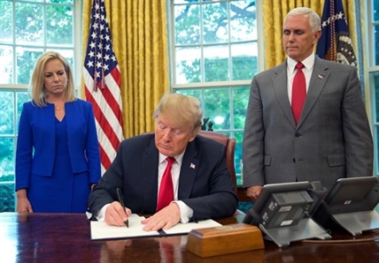In reversal, Trump signs order stopping family separation | iNFOnews.ca