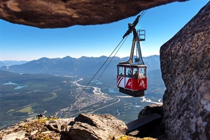 Helicopters rescue 160 people off mountain in Jasper after storm stalls tramway | iNFOnews.ca Helicopters rescue 160 people off mountain in Jasper after storm stalls tramway | iNFOnews.ca
