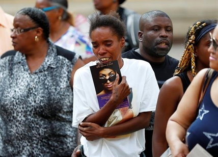Fans mourn Aretha Franklin at gospel-infused public viewing | iNFOnews.ca Fans mourn Aretha Franklin at gospel-infused public viewing | iNFOnews.ca