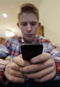 Pediatricians want bedroom ban on smartphones and limits on kids' Internet, social media use | iNFOnews.ca Pediatricians want bedroom ban on smartphones and limits on kids' Internet, social media use | iNFOnews.ca