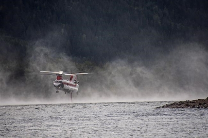 Helicopters holding fire that's crossed into Canada at avalanche path | iNFOnews.ca