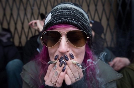 Canadian company offers cash to 'cannabis connoisseurs' to smoke marijuana | iNFOnews.ca