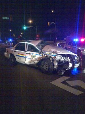 Drunk driver takes out police cruiser | iNFOnews.ca Drunk driver takes out police cruiser | iNFOnews.ca