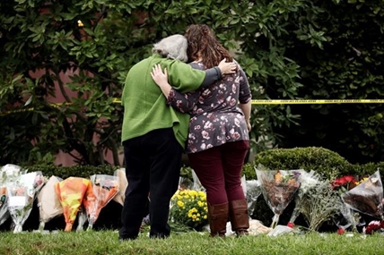 Canadians hold vigils in solidarity with Pittsburgh synagogue shooting victims | iNFOnews.ca