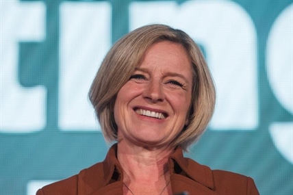 Alberta premier tells B.C. steelworkers jobs at risk without Trans Mountain | iNFOnews.ca Alberta premier tells B.C. steelworkers jobs at risk without Trans Mountain | iNFOnews.ca