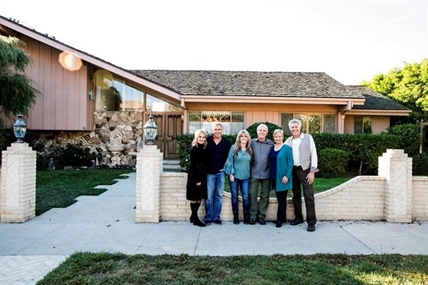 'Brady Bunch' cast members reunite at TV family home | iNFOnews.ca