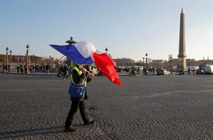 1 dead, scores injured in fuel tax protests around France | iNFOnews.ca