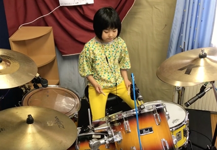 TRENDING NOW: 8-year-old girl's amazing Led Zeppelin cover | iNFOnews.ca