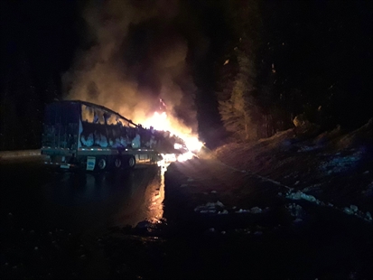 Transport truck loaded with parcels destroyed by fire near Revelstoke | iNFOnews.ca