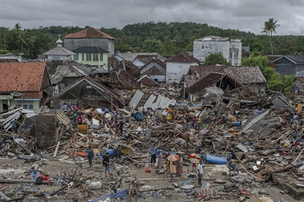 iN VIDEO: Indonesia searches for tsunami victims | iNFOnews.ca