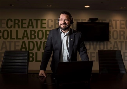 Desk phones "a dying thing" at offices in Canada, say tech experts | iNFOnews.ca