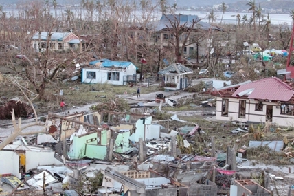 Death toll feared over 1,200 after typhoon slams Philippines | iNFOnews.ca