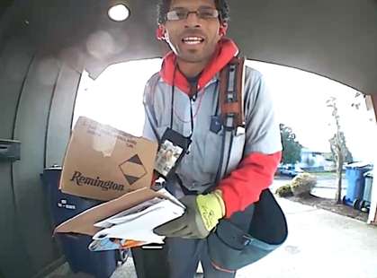 TRENDING NOW: Postal worker's heartwarming interaction at doorstep | iNFOnews.ca