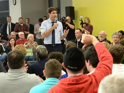 Trudeau fields questions at town hall meeting in St-Hyacinthe, Que. | iNFOnews.ca