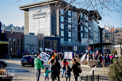 Canadians across the country march to end violence against women | iNFOnews.ca