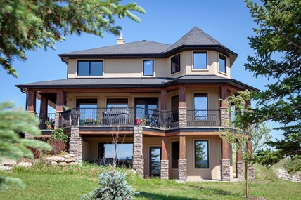 Woman offers luxury Alberta home for just $25 and a flair for the written word | iNFOnews.ca