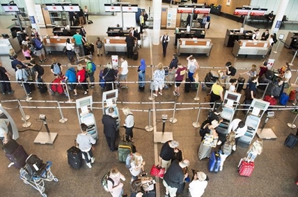 Loophole in proposed passenger rights bill could put air travellers at risk, say critics | iNFOnews.ca