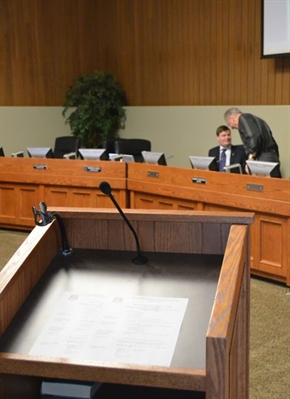 Citizen criticizes financial management at city hall | iNFOnews.ca