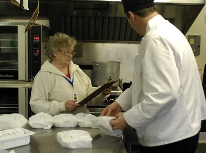 Volunteers needed to deliver hot food and peace of mind | iNFOnews.ca