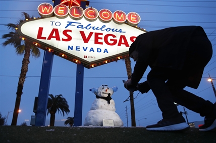 iN PHOTOS: Snow in Vegas! Desert city gets first white stuff in decade | iNFOnews.ca