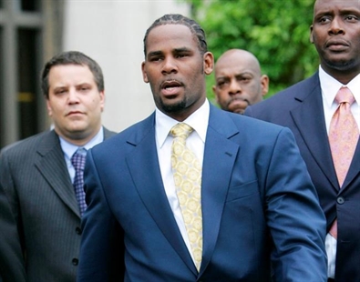 UPDATE: R Kelly charged with 10 counts of aggravated sexual abuse | iNFOnews.ca