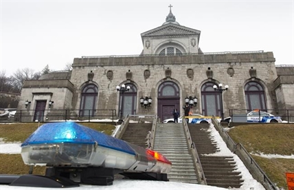 Montreal priest stabbed while celebrating morning mass at landmark oratory | iNFOnews.ca