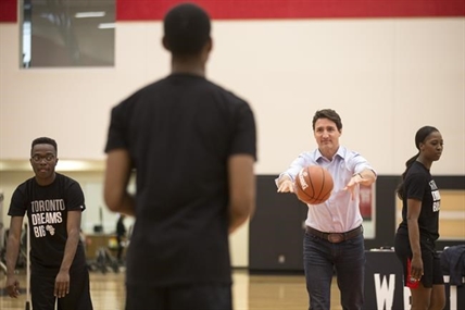 Trudeau hears from Toronto black business leaders about helping city's youth | iNFOnews.ca Trudeau hears from Toronto black business leaders about helping city's youth | iNFOnews.ca