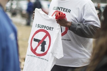 Canadians divided on banning handguns, assault-style firearms: consultation | iNFOnews.ca