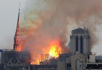 iN VIDEO: Massive fire engulfs beloved Notre Dame Cathedral in Paris | iNFOnews.ca