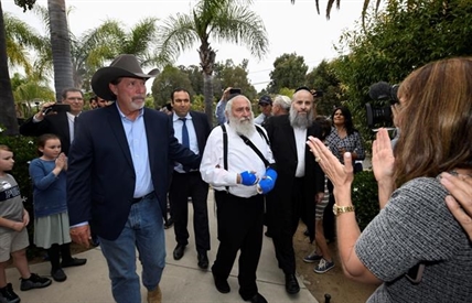 Jewish community will 'stand tall' after synagogue shooting | iNFOnews.ca