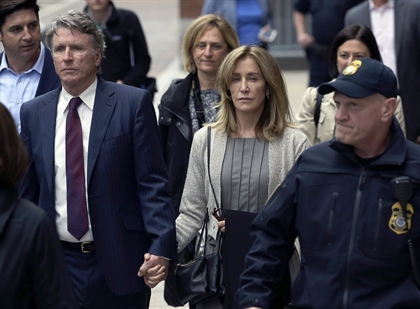 Felicity Huffman pleads guilty in college admissions scam | iNFOnews.ca