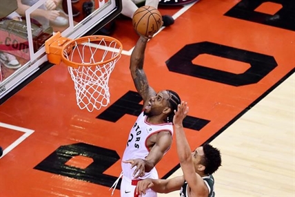 Kawhi Leonard scores 36 points in Raptors' 118-112 double OT win over Bucks | iNFOnews.ca Kawhi Leonard scores 36 points in Raptors' 118-112 double OT win over Bucks | iNFOnews.ca