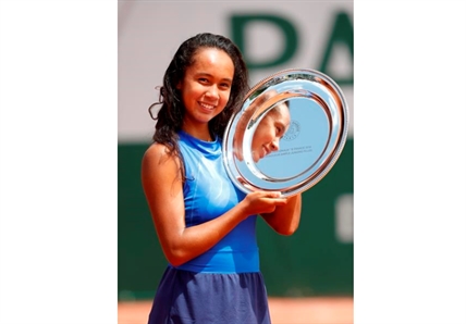 Canada's Fernandez wins girls singles title at French Open | iNFOnews.ca