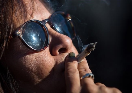 Couples struggling to conceive are better off not smoking pot: doctor | iNFOnews.ca